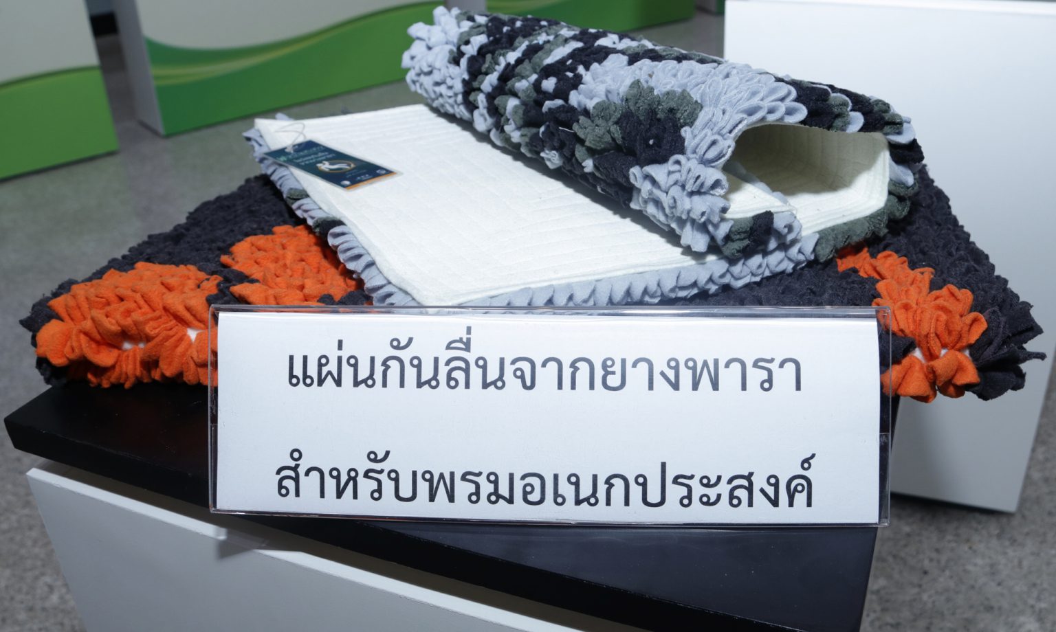 10แผ่นกันลื่นจากยางพาราสำหรับพรมอเนกประสง