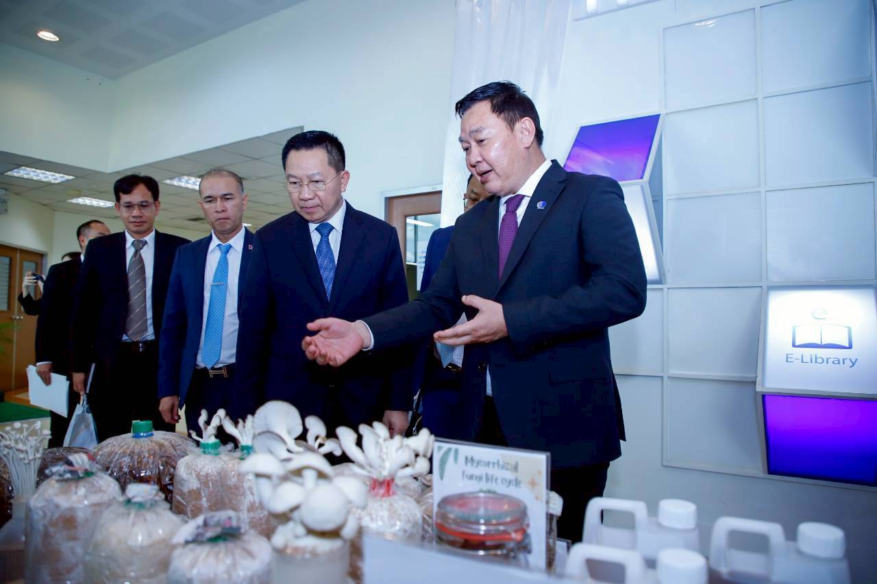 6 ดร.วีรชัย อาจหาญ ผู้ว่าการ วว. ต้อนรับ รมว.สป