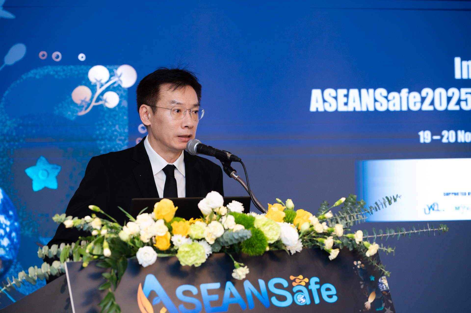 3ศาสตราจารย์ ดร.ศุภชัย ปทุมนากุล 2