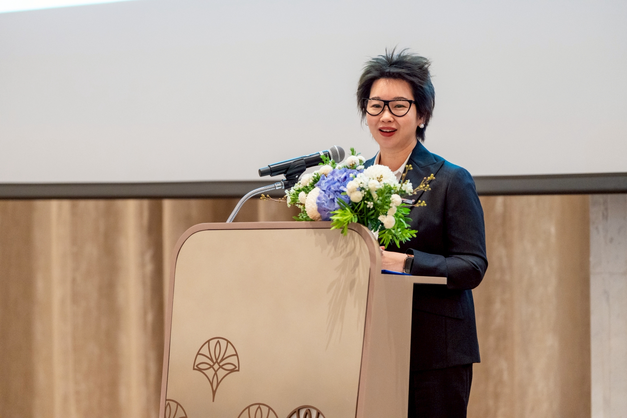 2 ดร. ภญ.อุรชา รักษ์ตานนท์ชัย 1