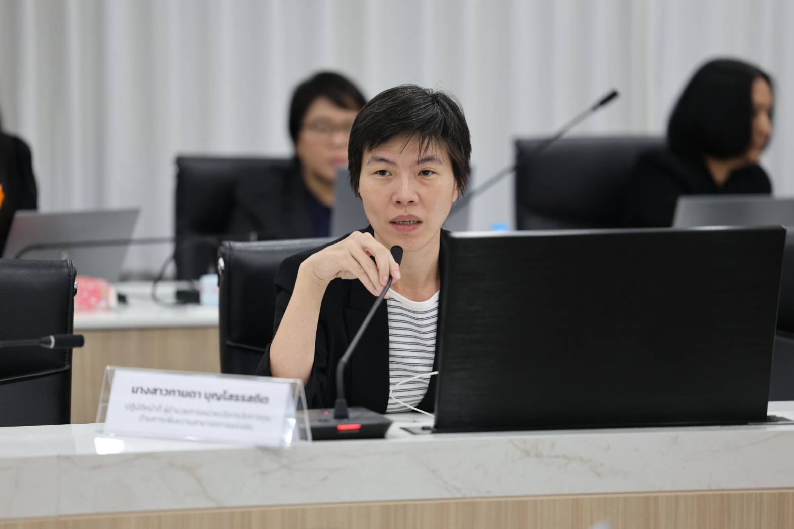 6.รศ. ดร.กานดา บุญโสธรสถิตย์ ผอ.บพข