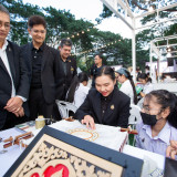 5 ธันวาคม บทเพลงพระราชนิพนธ์ดังกระหึ่มทั่วประเทศ พสกนิกรฝ่าฝ ... พารามิเตอร์รูปภาพ 1