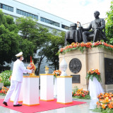 อว. จัดพิธีวางพุ่มดอกไม้ ถวายราชสักการะพระบรมราชานุสาวรีย์ ร ... พารามิเตอร์รูปภาพ 2