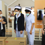'ดร.ดนุช เลขานุการ รมว.อว. ส่งมอบกำลังใจผ่านหน้ากากอนามัย KN ... Image 4