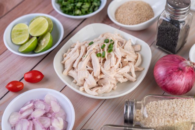 boiled chicken cut into pieces white dish wooden table 640x426